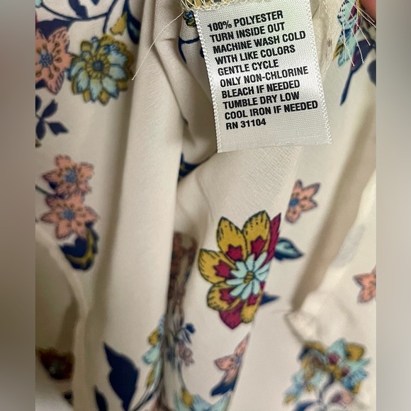 Red Camel Multicolored Long Sleeve Buttoned Blouse Floral Size Large - Picture 6 of 6